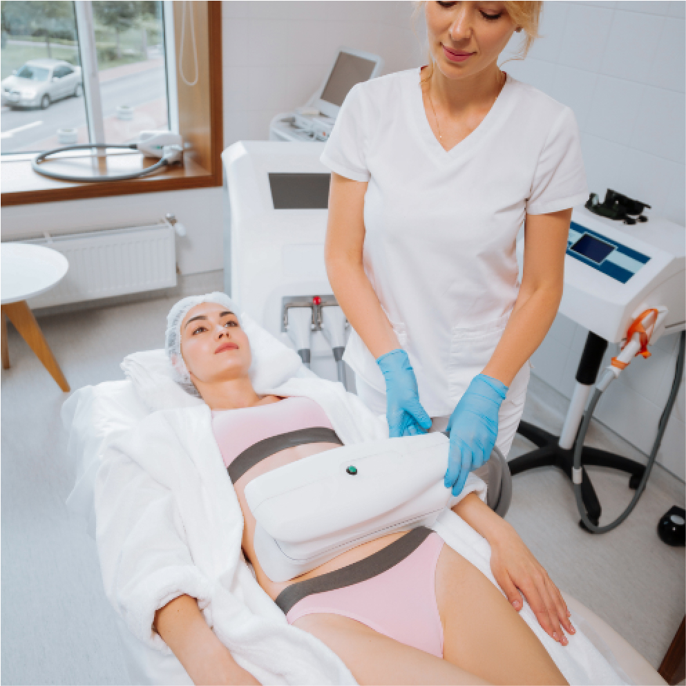 Clientes reciben tratamientos corporales avanzados en WAM Center | Clínica Estética, liderando el bienestar y la belleza.