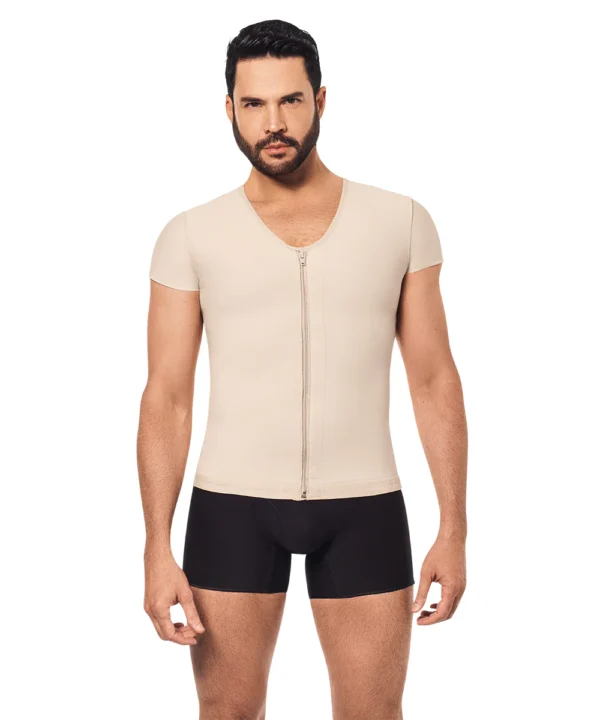 Camiseta post operatoria de WAM Center | Clínica Estética, diseñada para máxima comodidad y soporte tras cirugía.