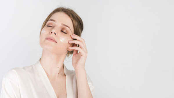 Hidratacion-y-nutricion-facial.jpg Tratamiento facial de hidratación y nutrición en WAM Center | Clínica Estética. Mejora la salud y apariencia de tu piel.