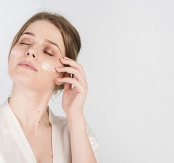 Tratamiento facial de hidratación y nutrición en WAM Center | Clínica Estética. Mejora la salud y apariencia de tu piel.