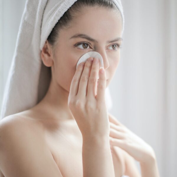 Limpieza facial profunda en cabina del WAM Center | Clínica Estética, destacando el cuidado profesional de la piel.