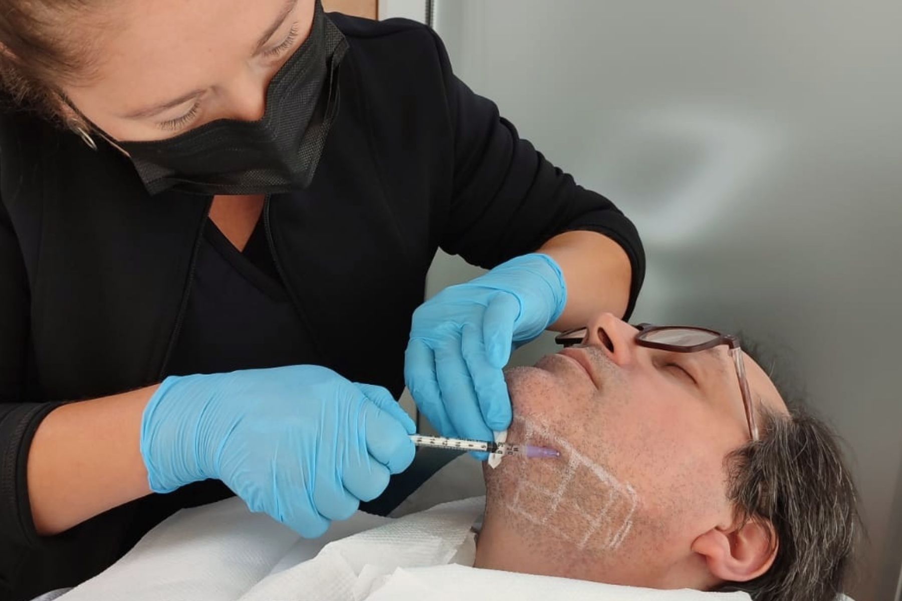 Tratamiento de papada no invasivo con liposucción sin cirugía en WAM Center | Clínica Estética.