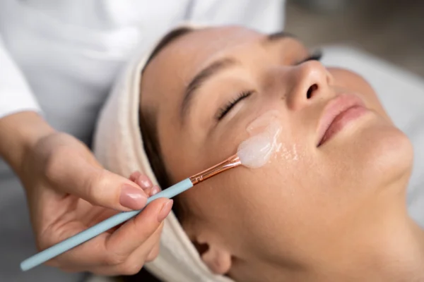 Peeling facial en WAM Center | Clínica Estética: rejuvenece y revitaliza tu piel en una sesión profesional.
