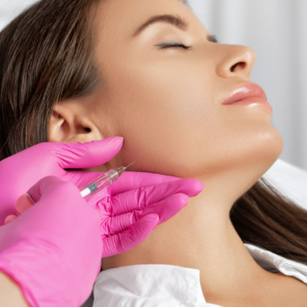 9 Perfilado mandibular con acido hialurónico
